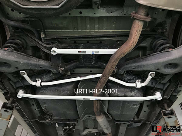 Barra Inferior Trasera Ultra Racing (2801) para Mitsubishi Grandis/Space Wagon 2.4 2WD 03-11