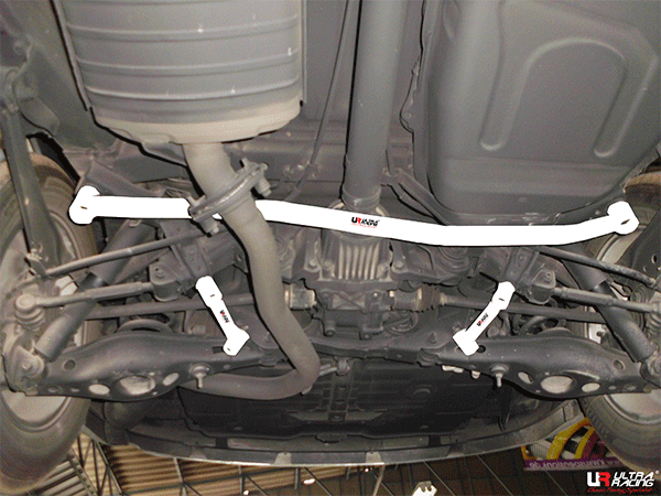 Barra Inferior Trasera Ultra Racing (3530P) para Toyota Vanguard (XA30) 2.0 2WD 05-12