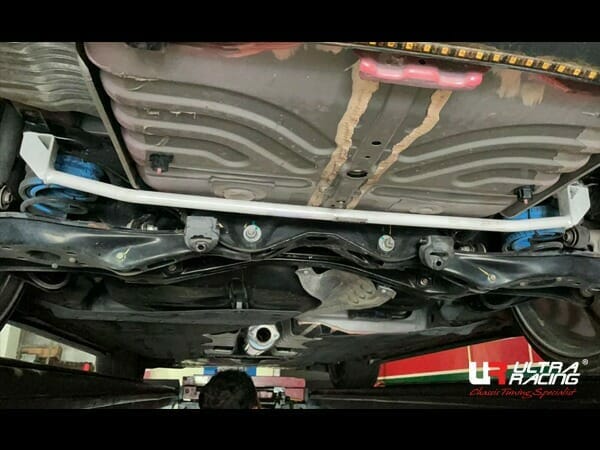 Barra Refuerzo Inferior Trasera Ultra Racing Honda Civic FK 1.5T 17+
