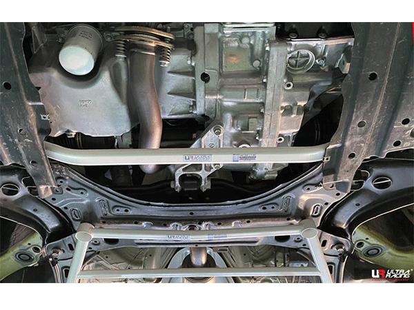Barra Inferior Delantera Ultra Racing (4009) Suzuki Swift Sport 1.4 2WD 17+