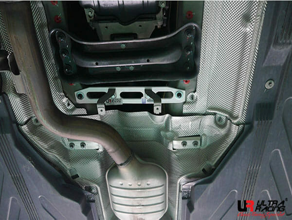 Barra Refuerzo Inferior Central (3419) Ultra Racing Mercedes C205 C250/300