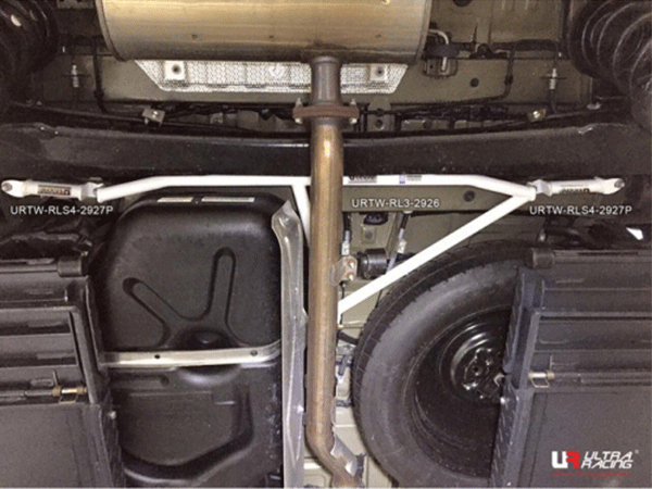Barra Inferior Trasera Ultra Racing (2927P) para Toyota Sienna (XL30) 3.5 V6 2WD 10+