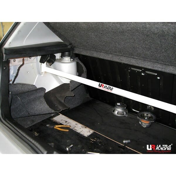 Barra de Torretas Trasera Superior Ultra Racing (982) para Volkswagen Golf Gti MK2/A2 (TYP 19E) 1.8 83-92/Golf Gti MK3/A3 (TYP 1H) 1.8 92-98 2WD
