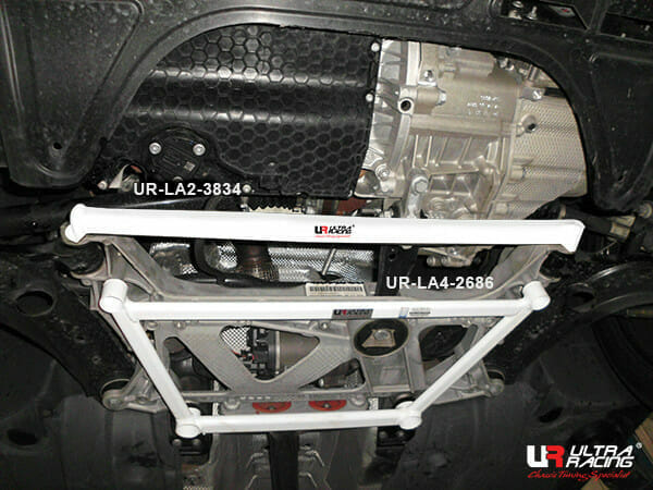 Barra Estabilizadora Inferior Delantera Ultra Racing (3834) para Volkswagen Passat B8 (TYP 3G) 1.8 TSI 2WD 15-22